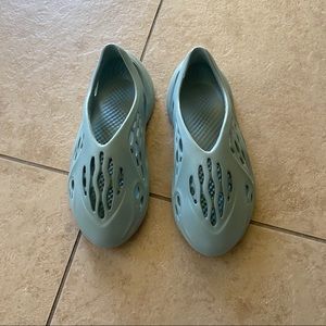 YEEZY FOAM RUNNER UA